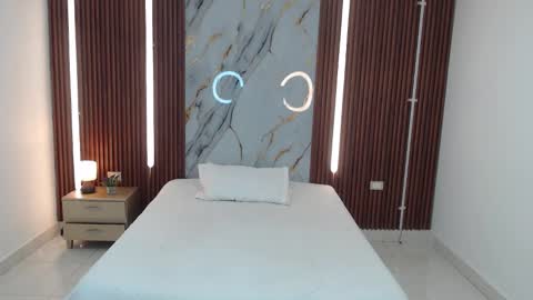 Snapshot of aixa_shaw chatting on 09.21.25 AIXA online show from 09.21.25