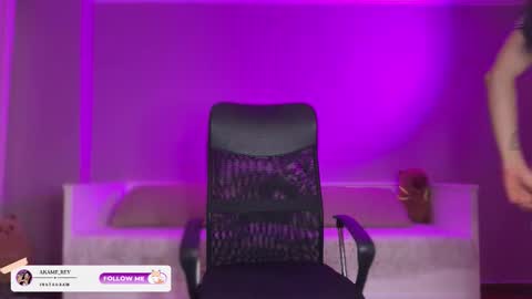 Snapshot of akame_s chatting on 10.18.25 online show from 10.18.25