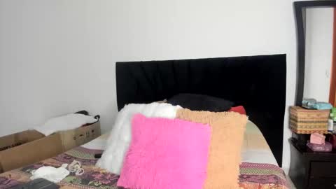 Snapshot of akanekihm chatting on 04.21.26 MIRANDA online show from 04.21.26
