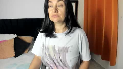 Snapshot of akanekihm chatting on 04.25.26 MIRANDA online show from 04.25.26