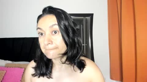 Snapshot of akanekihm chatting on 05.19.26 MIRANDA online show from 05.19.26