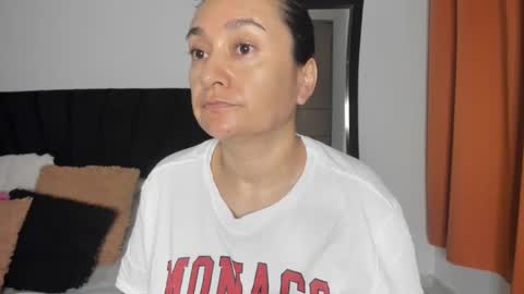 Snapshot of akanekihm chatting on 05.20.26 MIRANDA online show from 05.20.26