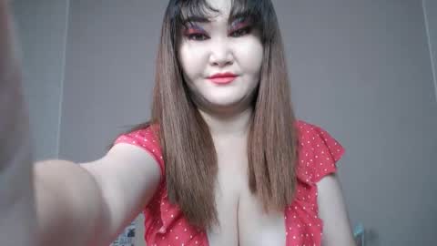 Snapshot of akanire chatting on 11.22.25 Shelly online show from 11.22.25