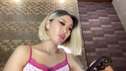 Snapshot of akemi_jp chatting on 10.08.25 Akemi online show from 10.08.25