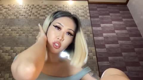 Snapshot of akemi_jp chatting on 10.15.25 Akemi online show from 10.15.25