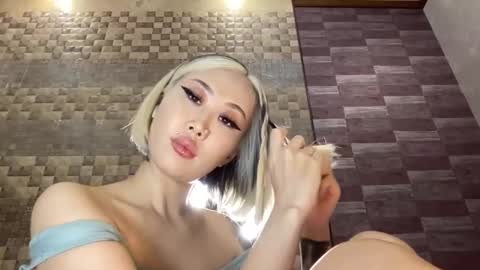 Snapshot of akemi_jp chatting on 11.08.25 Akemi online show from 11.08.25