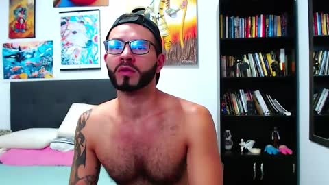 Snapshot of akiles_r chatting on 01.20.25 akiles online show from 01.20.25