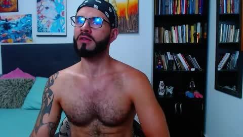 Snapshot of akiles_r chatting on 03.07.25 akiles online show from 03.07.25