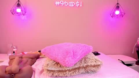 Snapshot of alahia_betancur chatting on 01.15.25 Alahia online show from 01.15.25