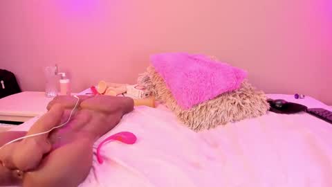 Snapshot of alahia_betancur chatting on 01.15.25 Alahia online show from 01.15.25