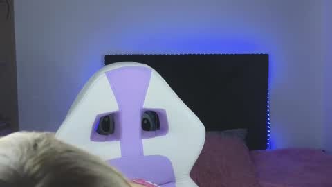 Snapshot of alahia_demon chatting on 02.19.25 alahia online show from 02.19.25