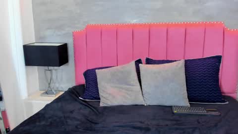 Snapshot of alaia_colins chatting on 09.24.25 alaia_colins online show from 09.24.25