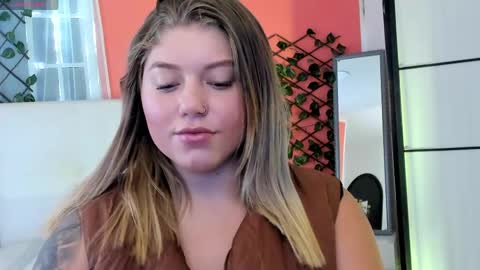 Snapshot of alaia_greyy chatting on 04.28.26 Alaia online show from 04.28.26