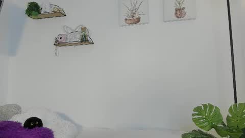 Snapshot of alaiarogerss chatting on 06.24.26 online show from 06.24.26