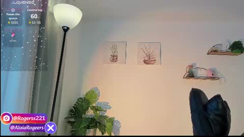 Snapshot of alaiarogerss chatting on 07.25.26 online show from 07.25.26
