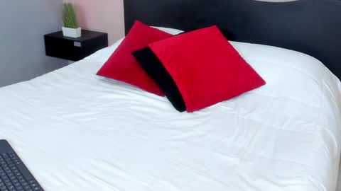     online show from 02.08.25