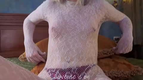 Snapshot of alainejomes chatting on 04.27.26 VETTA online show from 04.27.26