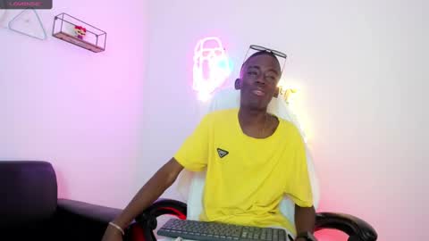 Snapshot of alan_blacke chatting on 10.30.25 alan_blacke online show from 10.30.25