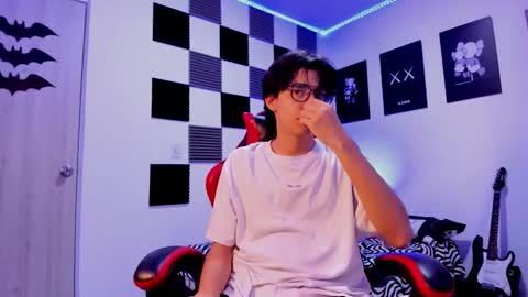 Snapshot of alan_boy01 chatting on 11.10.25 Alan Boy online show from 11.10.25