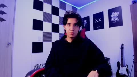 Snapshot of alan_boy01 chatting on 11.17.25 Alan Boy online show from 11.17.25