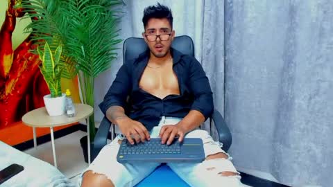 Snapshot of alan_greek_1 chatting on 05.17.26 Alan greek online show from 05.17.26