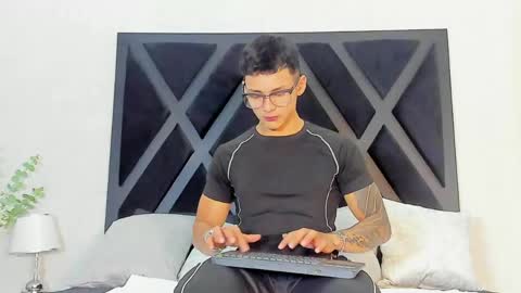 Snapshot of alan_salazar chatting on 05.19.26 alan_salazar online show from 05.19.26