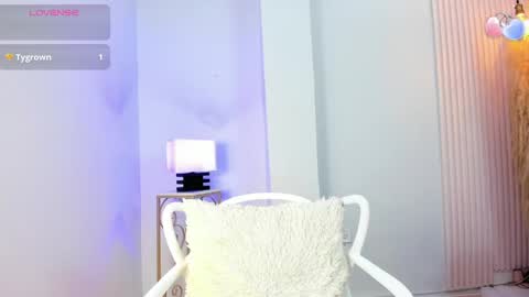 Snapshot of alana__rossetti chatting on 05.08.26 Alana online show from 05.08.26