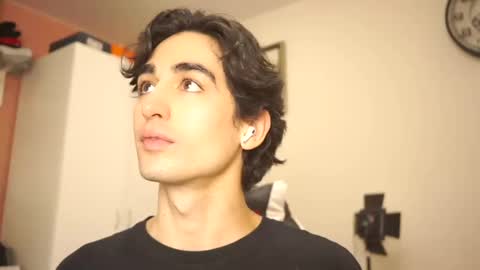 idenavarre online show from 02.15.25