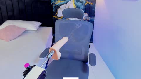 Snapshot of alanna_wild chatting on 06.17.26 Alana online show from 06.17.26