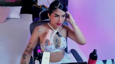 Snapshot of alanna_wild chatting on 06.18.26 Alana online show from 06.18.26