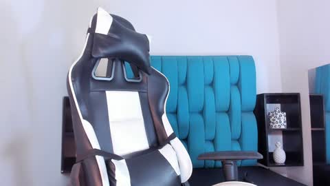 alannaughty_ online show from 01.24.25