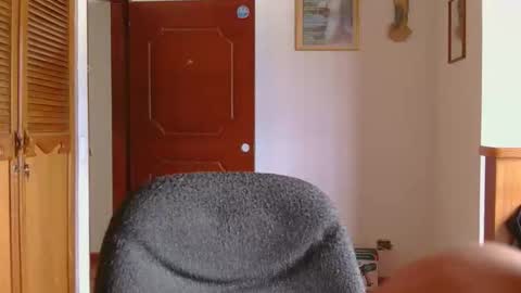 Snapshot of albajadmamad_01 chatting on 04.27.26 josevcam online show from 04.27.26