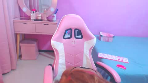 Snapshot of aldana_stone chatting on 09.30.25 aldana_stone online show from 09.30.25