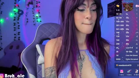 Snapshot of ale_petitee chatting on 12.19.24 alexa online show from 12.19.24