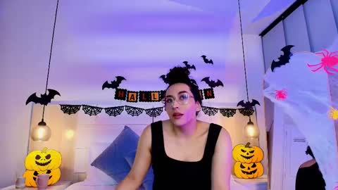 Snapshot of alehia_cute chatting on 11.01.25 Alehia Cute online show from 11.01.25