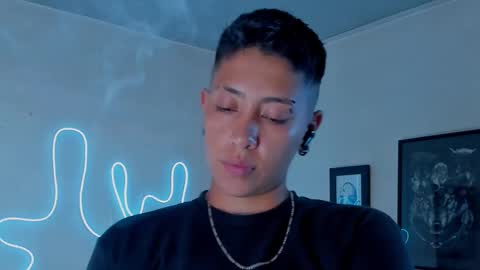 Snapshot of aleja1214 chatting on 11.10.25 Alejandra online show from 11.10.25