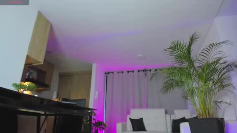 Snapshot of alejaevangeline chatting on 10.04.25 A L E J A N D R A online show from 10.04.25