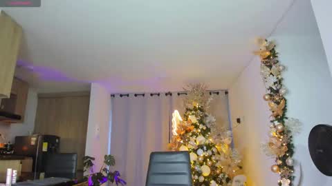 Snapshot of alejaevangeline chatting on 11.16.25 A L E J A N D R A online show from 11.16.25