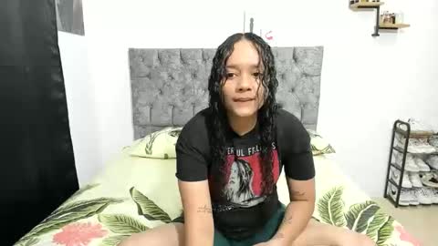 Snapshot of alejandra_evanss chatting on 12.17.25 alejandra_evanss online show from 12.17.25