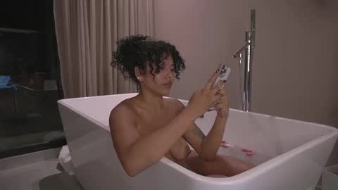 Snapshot of alejandra_kiss98 chatting on 12.21.24 O.F alejandra h1998 stream 300 pm - 1100 pm online show from 12.21.24