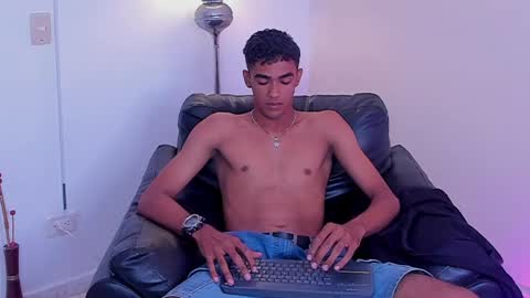 Snapshot of alejandro_williams chatting on 05.14.26 Alejandro williams online show from 05.14.26