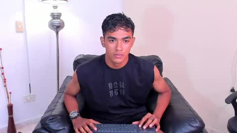 Snapshot of alejandro_williams chatting on 05.19.26 Alejandro williams online show from 05.19.26
