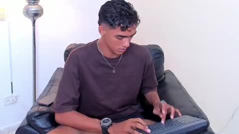 Snapshot of alejandro_williams chatting on 05.21.26 Alejandro williams online show from 05.21.26