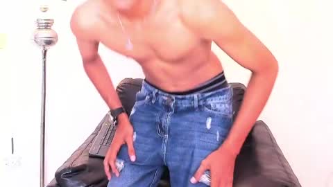 Snapshot of alejandro_williams chatting on 05.23.26 Alejandro williams online show from 05.23.26