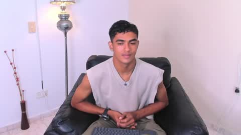 Snapshot of alejandro_williams chatting on 05.27.26 Alejandro williams online show from 05.27.26