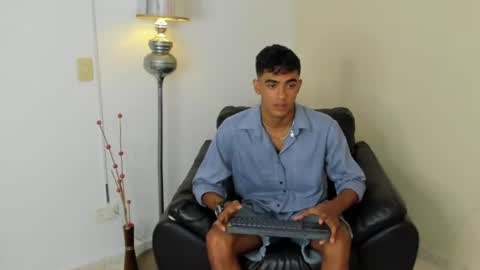 Snapshot of alejandro_williams chatting on 06.20.26 Alejandro williams online show from 06.20.26