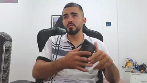 Snapshot of alejandroo_7 chatting on 06.17.26 alejandroo_7 online show from 06.17.26