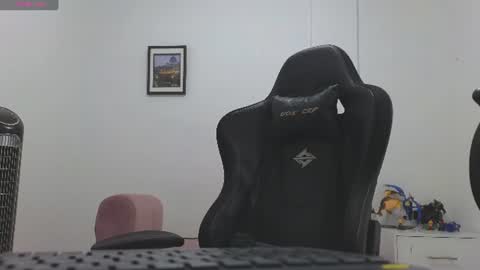 Snapshot of alejandroo_7 chatting on 06.19.26 alejandroo_7 online show from 06.19.26