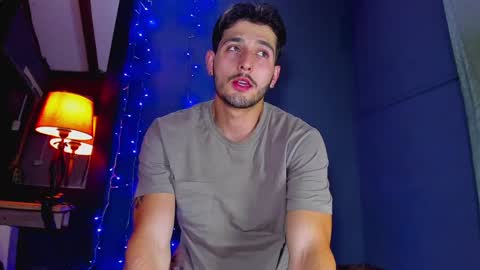 Snapshot of alejo_323__ chatting on 01.19.25 alejo_323__ online show from 01.19.25