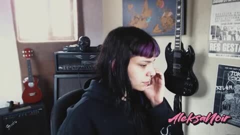 Snapshot of aleksanoir chatting on 09.18.25 AleksaNoir online show from 09.18.25